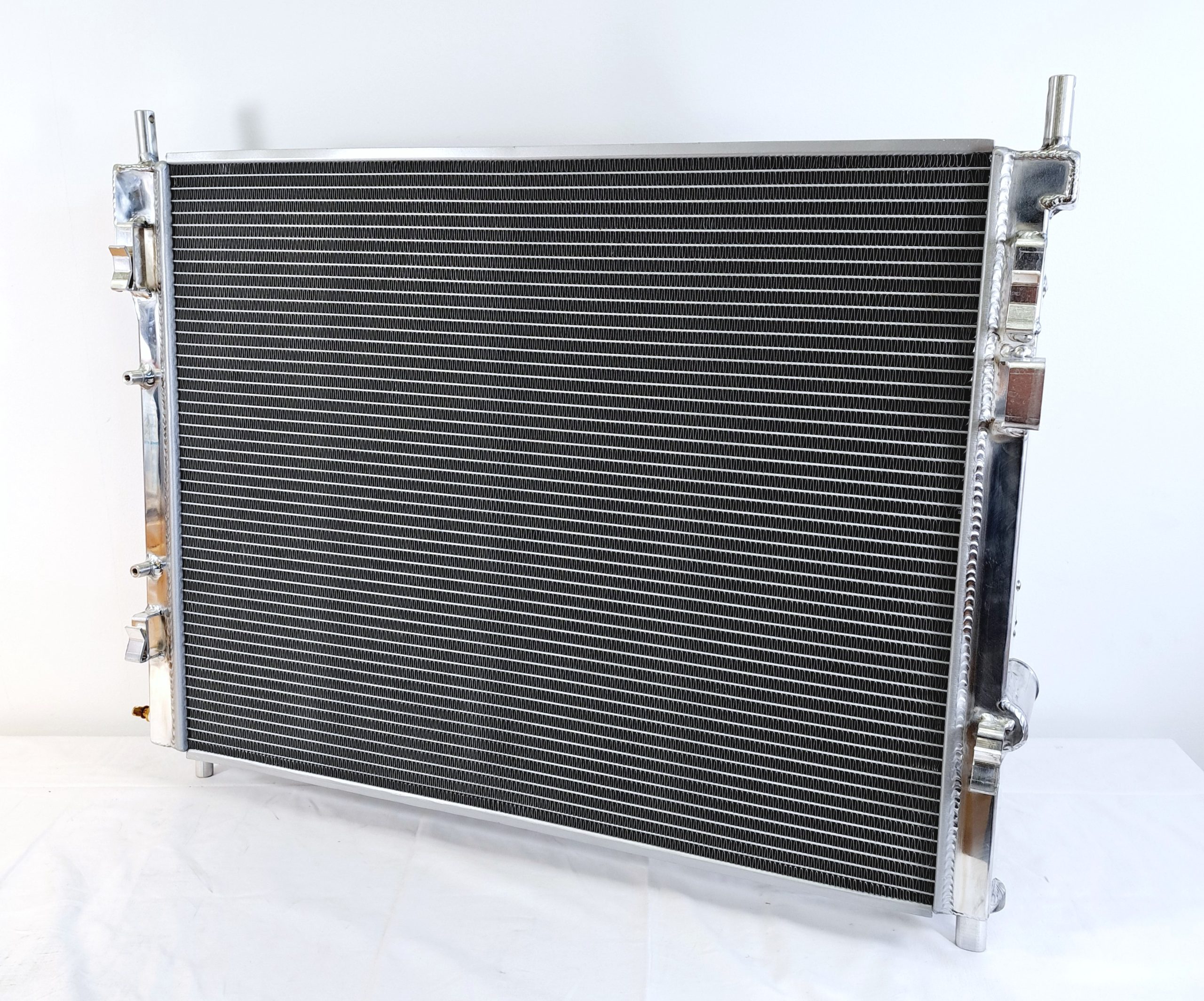 Vattenkylare 13486 Ford Mustang GT 2015-2022 - Bild 2